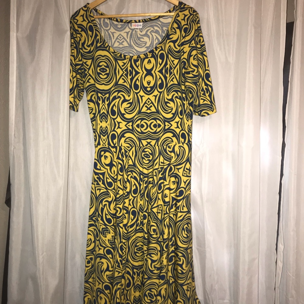 LuLaRoe Nicole dress. Soft fabric 2xl